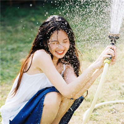 丽江伴游女生方忆彤的资料