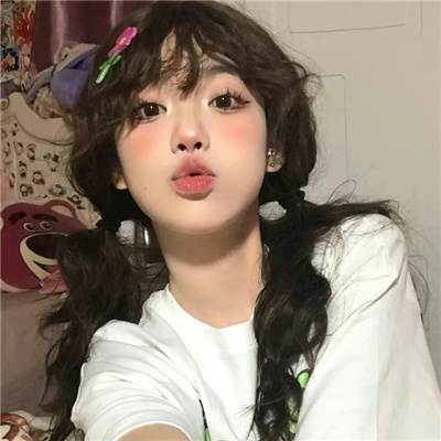 丽江伴游女生卞寄蕾的资料